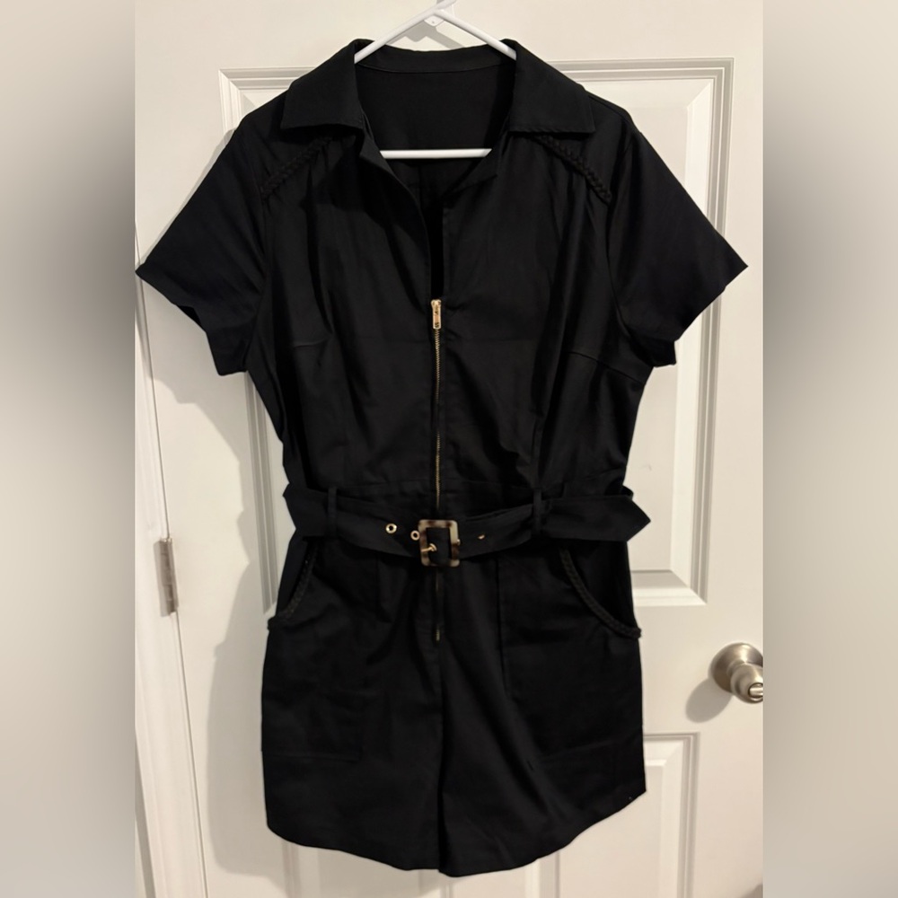 Black Short Sleeve Romper
Worn 1x. SzXL. Smoke free home. Also in Pink & Khaki